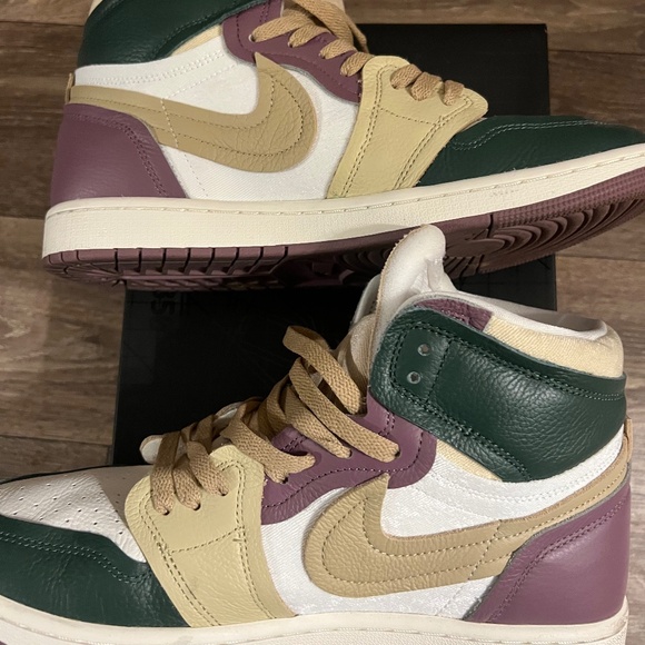 Nike - Picture 1 of 5